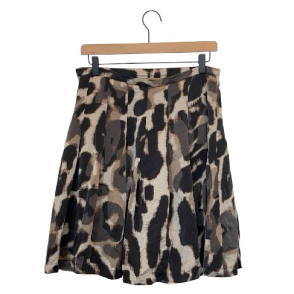 Weekend MaxMara Beige and Black Leopard-Print Short Skirt, 100% Silk, US 6 - Picture 3 of 15